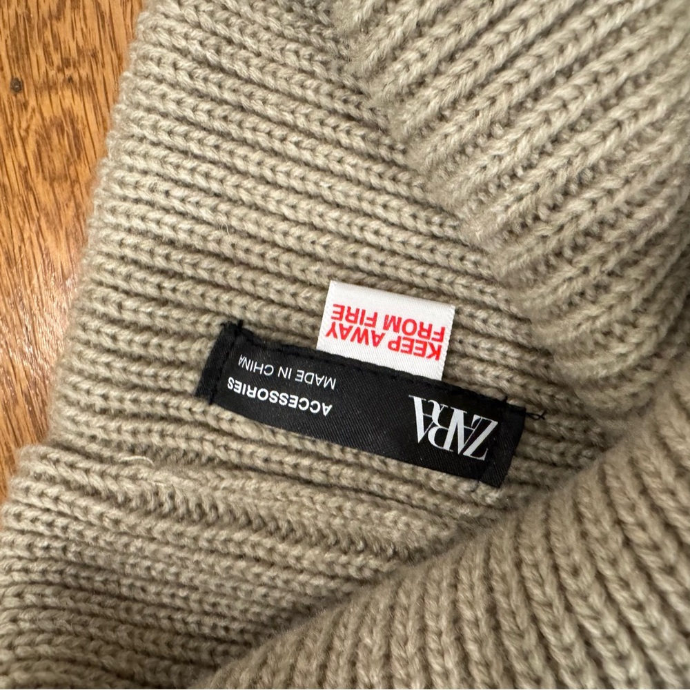 Zara Black sweatshirt w/ Zara beige infinity scarf NWOT toddler sz 12-18 mo - Picture 4 of 4